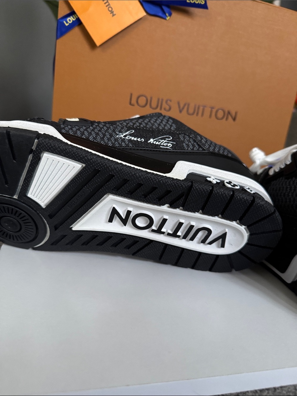 Louis Vuitton Men’s Black & White Knit Low-Top Sneakers with LV Script - Picture 7 of 8